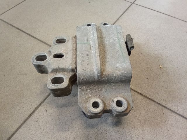 bontott VW GOLF V Motor Tartó Bak (Pozíciófüggetlen)