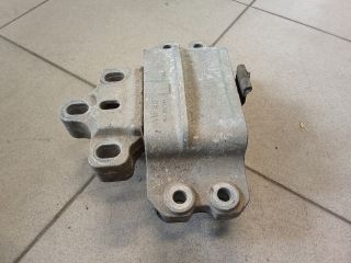 bontott VW GOLF V Motor Tartó Bak (Pozíciófüggetlen)