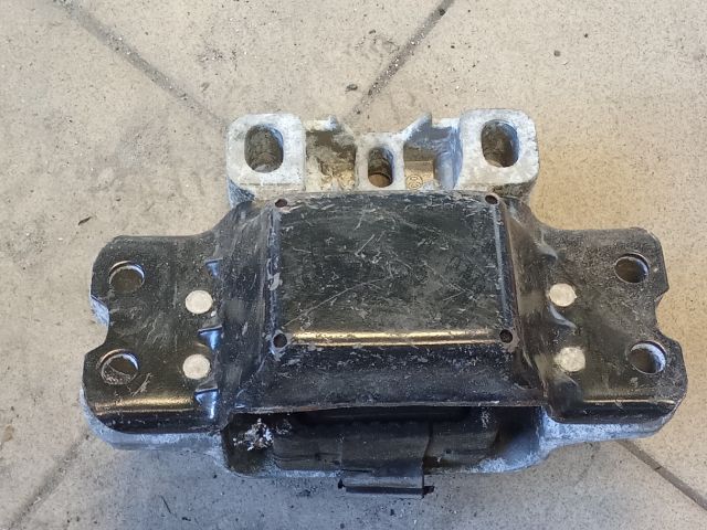 bontott VW GOLF V Motor Tartó Bak (Pozíciófüggetlen)