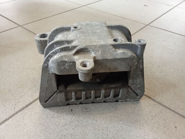 bontott VW GOLF V Motor Tartó Bak (Pozíciófüggetlen)