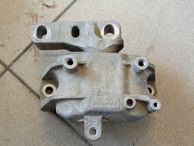 bontott VW GOLF V Motor Tartó Bak (Pozíciófüggetlen)