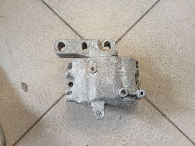 bontott VW GOLF V Motor Tartó Bak (Pozíciófüggetlen)