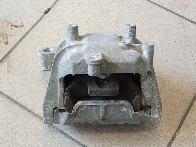 bontott VW GOLF V Motor Tartó Bak (Pozíciófüggetlen)