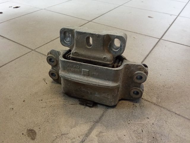 bontott VW GOLF V Motor Tartó Bak (Pozíciófüggetlen)