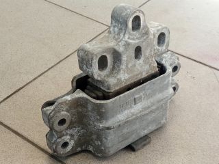 bontott VW GOLF V Motor Tartó Bak (Pozíciófüggetlen)
