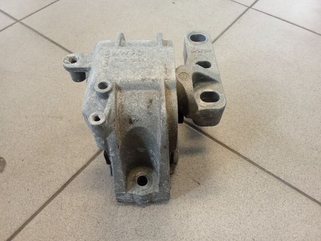 bontott VW GOLF V Motor Tartó Bak (Pozíciófüggetlen)