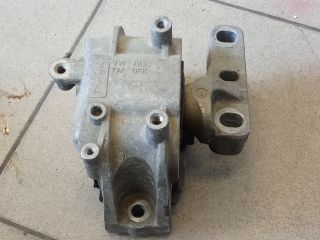bontott VW GOLF V Motor Tartó Bak (Pozíciófüggetlen)