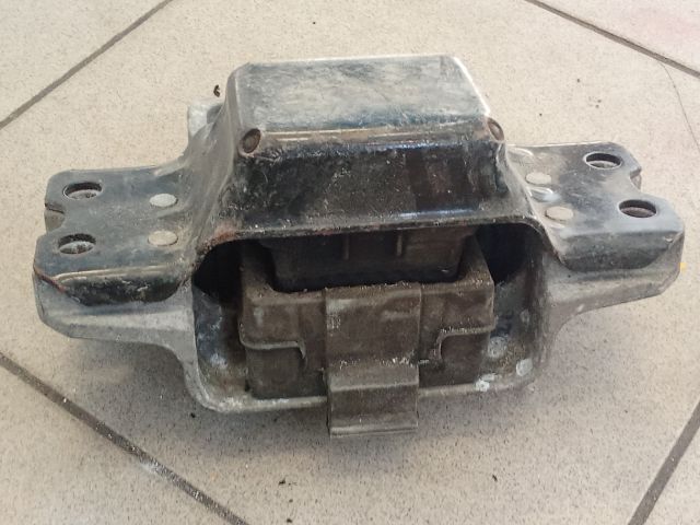 bontott VW GOLF V Motor Tartó Bak (Pozíciófüggetlen)