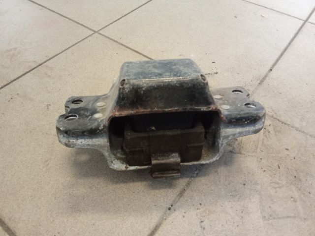 bontott VW GOLF V Motor Tartó Bak (Pozíciófüggetlen)