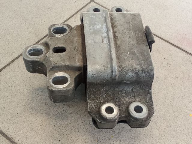 bontott VW GOLF V Motor Tartó Bak (Pozíciófüggetlen)