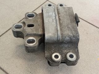 bontott VW GOLF V Motor Tartó Bak (Pozíciófüggetlen)