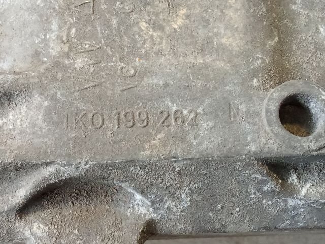 bontott VW GOLF V Motor Tartó Bak (Pozíciófüggetlen)