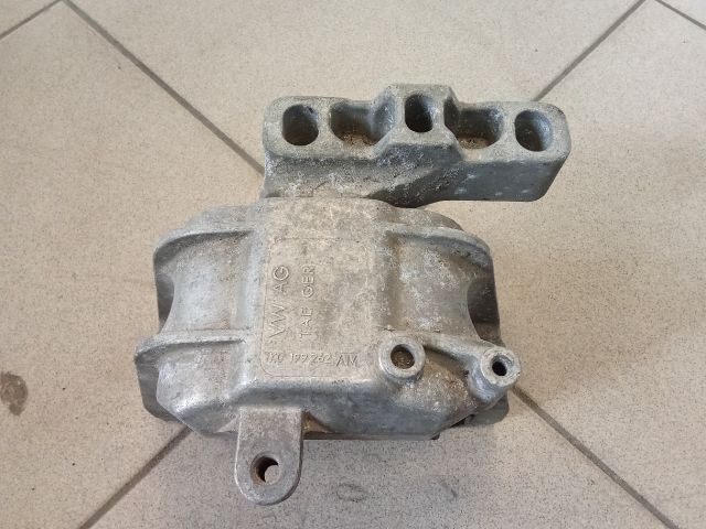 bontott VW GOLF V Motor Tartó Bak (Pozíciófüggetlen)