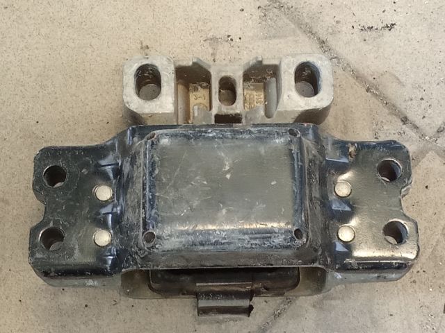 bontott VW GOLF V Motor Tartó Bak (Pozíciófüggetlen)