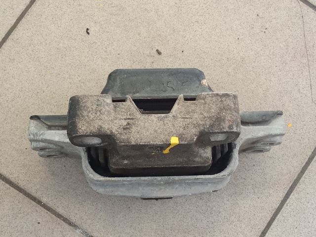 bontott VW GOLF V Motor Tartó Bak (Pozíciófüggetlen)