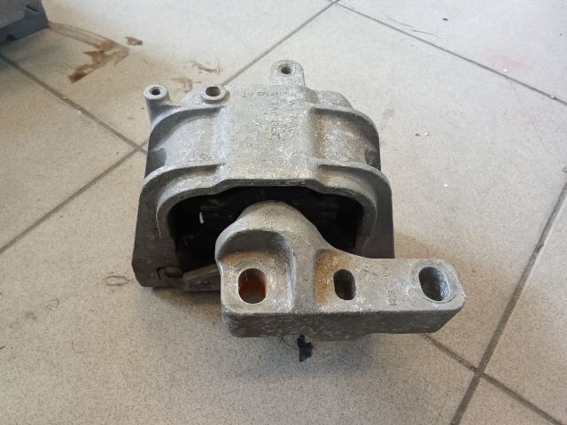 bontott VW GOLF V Motor Tartó Bak (Pozíciófüggetlen)