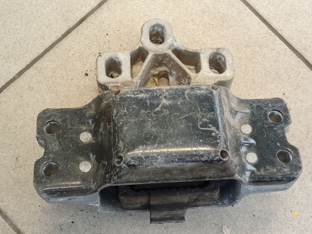 bontott VW GOLF V Motor Tartó Bak (Pozíciófüggetlen)