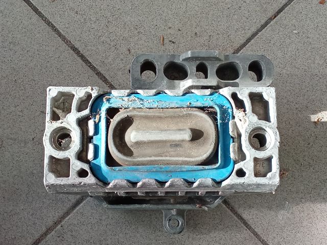 bontott VW GOLF V Motor Tartó Bak (Pozíciófüggetlen)