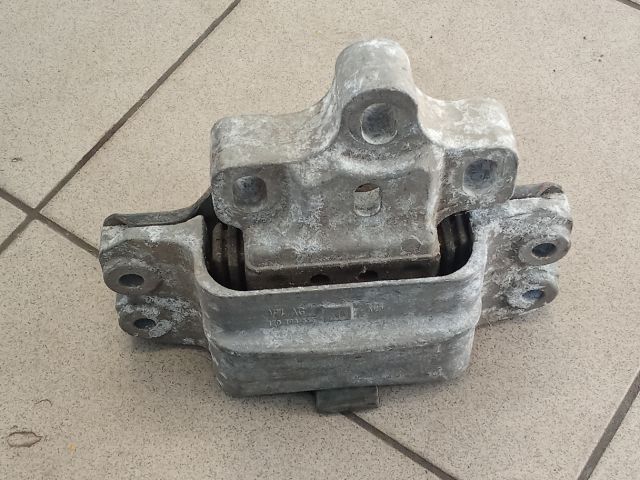 bontott VW GOLF V Motor Tartó Bak (Pozíciófüggetlen)