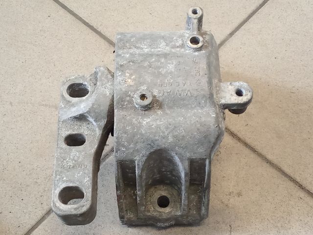bontott VW GOLF V Motor Tartó Bak (Pozíciófüggetlen)