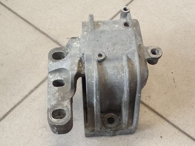bontott VW GOLF V Motor Tartó Bak (Pozíciófüggetlen)
