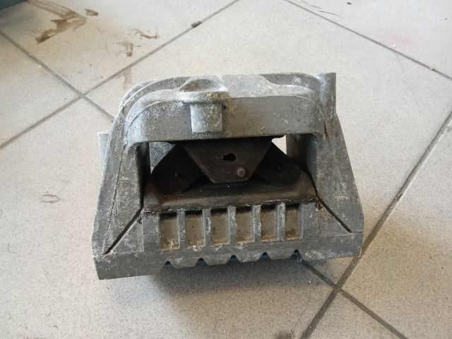 bontott VW GOLF V Motor Tartó Bak (Pozíciófüggetlen)