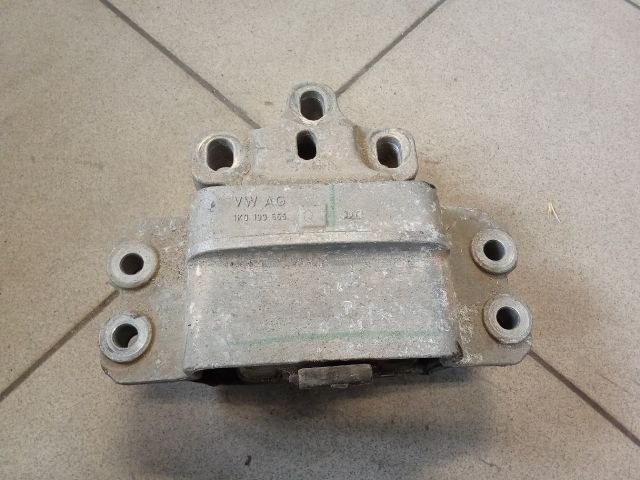 bontott VW GOLF V Motor Tartó Bak (Pozíciófüggetlen)