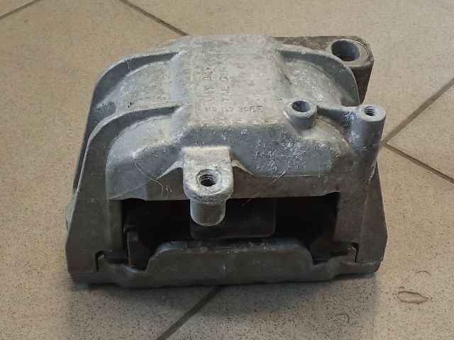 bontott VW GOLF V Motor Tartó Bak (Pozíciófüggetlen)