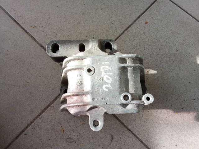 bontott VW GOLF V Motor Tartó Bak (Pozíciófüggetlen)