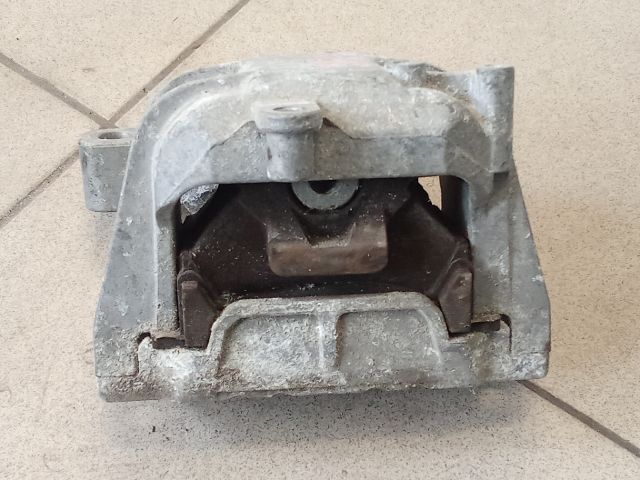 bontott VW GOLF V Motor Tartó Bak (Pozíciófüggetlen)