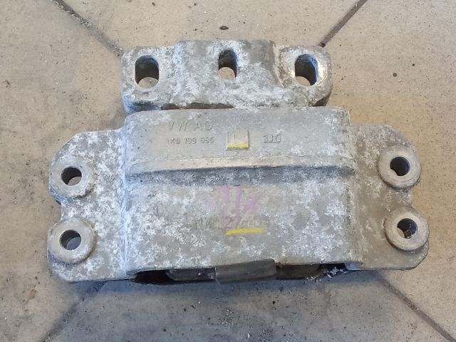bontott VW GOLF V Motor Tartó Bak (Pozíciófüggetlen)