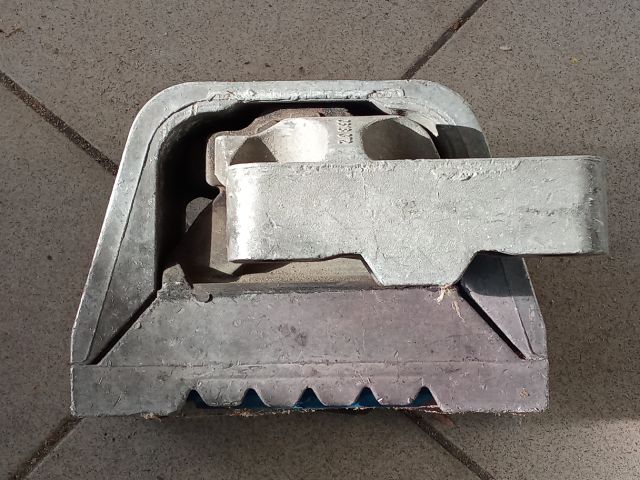 bontott VW GOLF V Motor Tartó Bak (Pozíciófüggetlen)