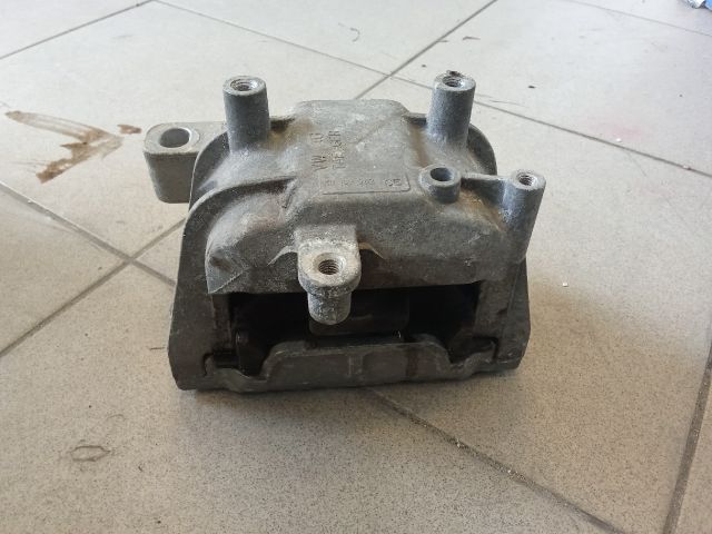 bontott VW GOLF V Motor Tartó Bak (Pozíciófüggetlen)