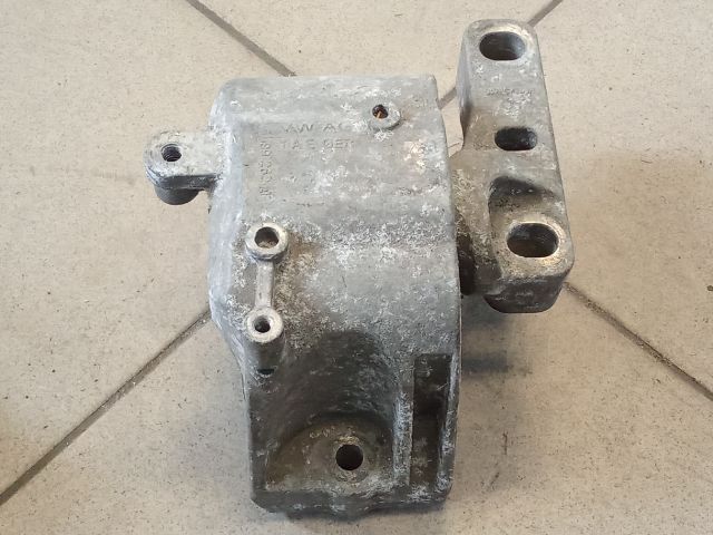 bontott VW GOLF V Motor Tartó Bak (Pozíciófüggetlen)