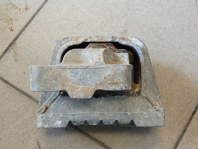 bontott VW GOLF V Motor Tartó Bak (Pozíciófüggetlen)