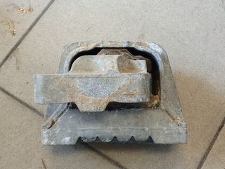 bontott VW GOLF V Motor Tartó Bak (Pozíciófüggetlen)