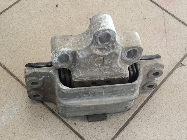 bontott VW GOLF V Motor Tartó Bak (Pozíciófüggetlen)