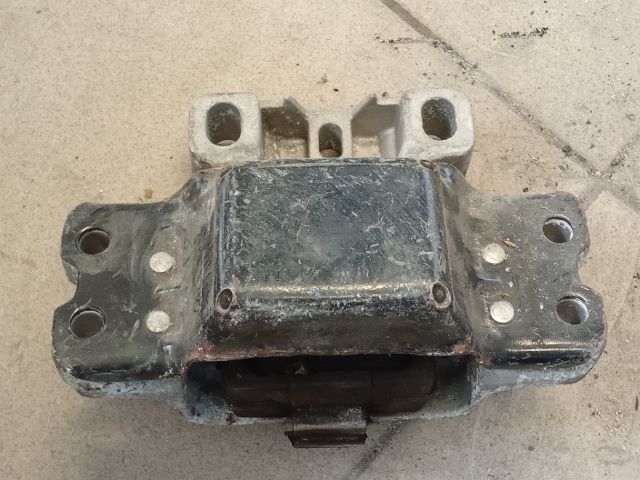bontott VW GOLF V Motor Tartó Bak (Pozíciófüggetlen)