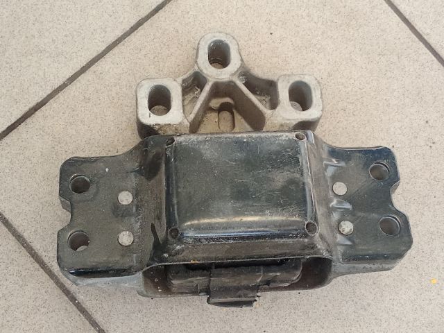 bontott VW GOLF V Motor Tartó Bak (Pozíciófüggetlen)