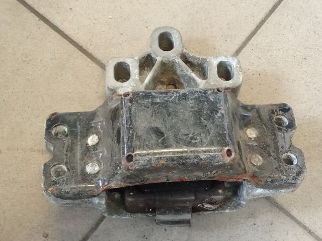 bontott VW GOLF V Motor Tartó Bak (Pozíciófüggetlen)