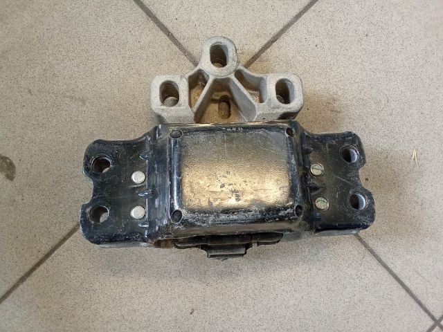 bontott VW GOLF V Motor Tartó Bak (Pozíciófüggetlen)