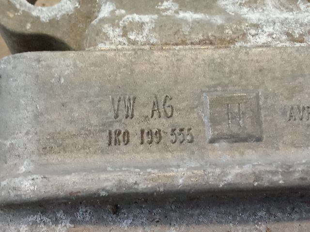 bontott VW GOLF V Motor Tartó Bak (Pozíciófüggetlen)