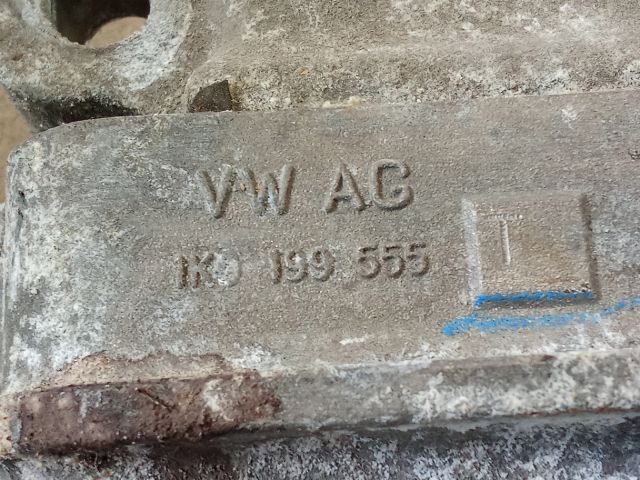 bontott VW GOLF V Motor Tartó Bak (Pozíciófüggetlen)