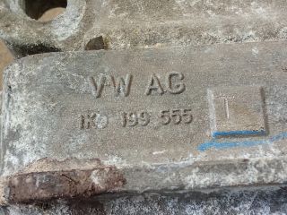 bontott VW GOLF V Motor Tartó Bak (Pozíciófüggetlen)