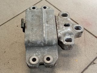 bontott VW GOLF V Motor Tartó Bak (Pozíciófüggetlen)