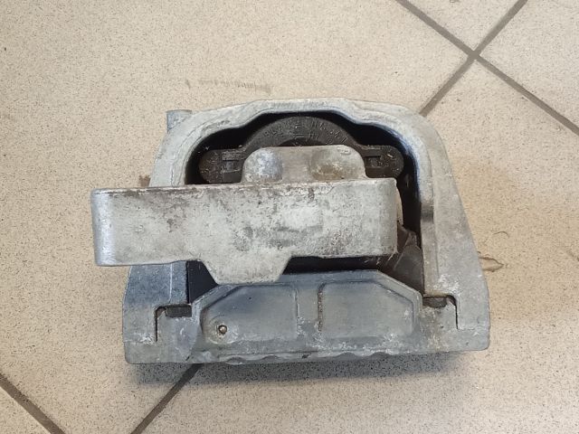 bontott VW GOLF V Motor Tartó Bak (Pozíciófüggetlen)