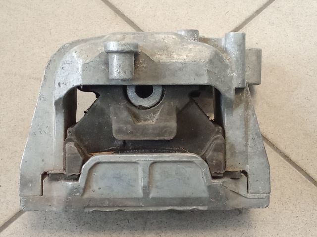 bontott VW GOLF V Motor Tartó Bak (Pozíciófüggetlen)