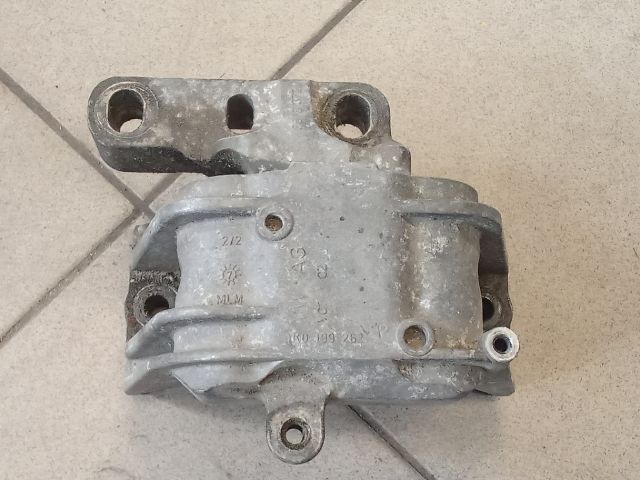 bontott VW GOLF V Motor Tartó Bak (Pozíciófüggetlen)