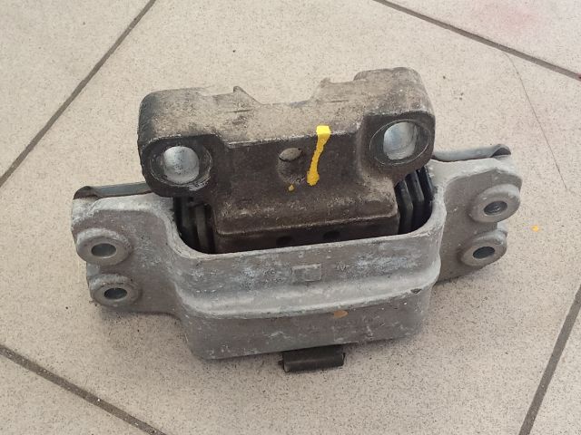 bontott VW GOLF V Motor Tartó Bak (Pozíciófüggetlen)