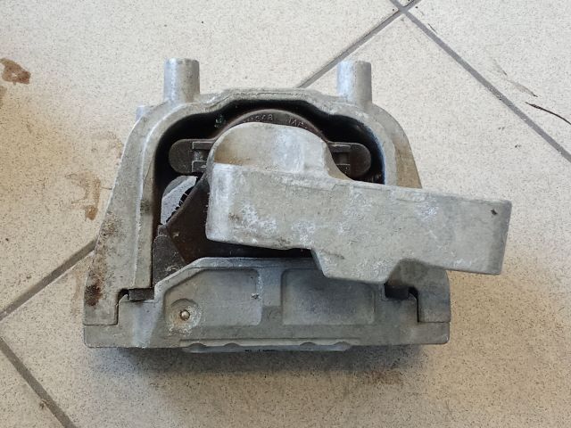 bontott VW GOLF V Motor Tartó Bak (Pozíciófüggetlen)